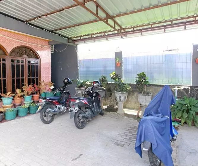 Majatalo Reddoorz Near Candi Ratu Boko