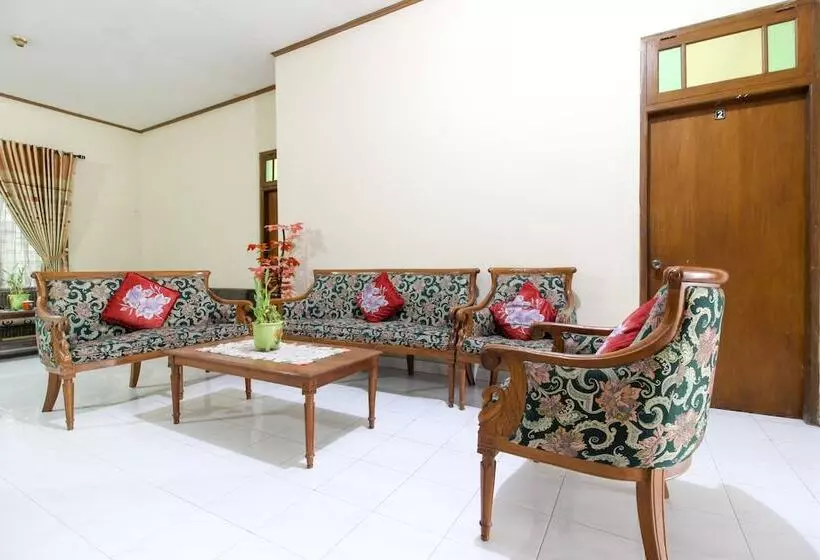 Majatalo Reddoorz Near Candi Ratu Boko