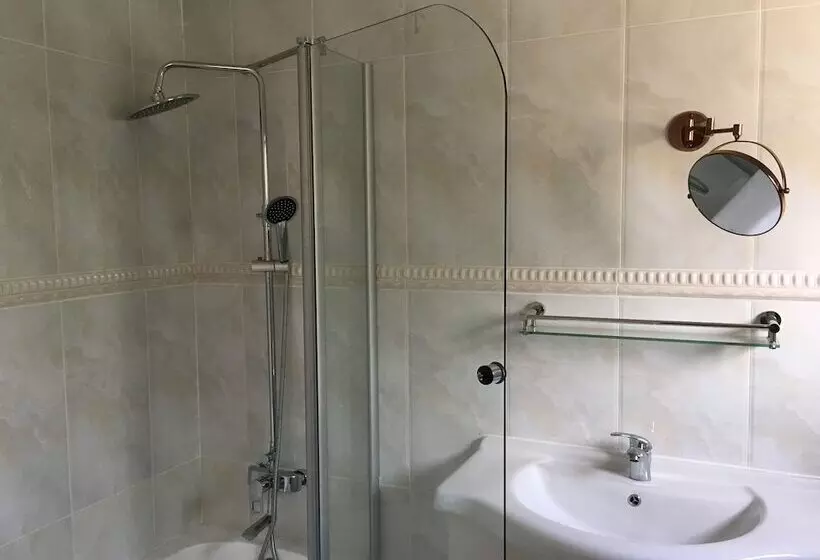 تختخواب و صبحانه Salerato Boutique
