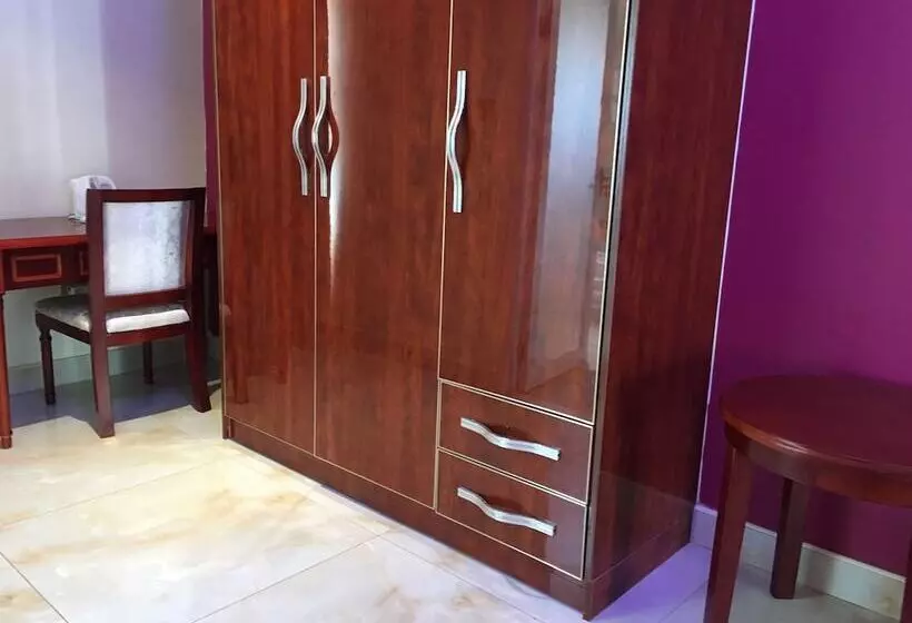 تختخواب و صبحانه Salerato Boutique