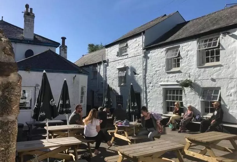 هاستل The Swordfish Inn