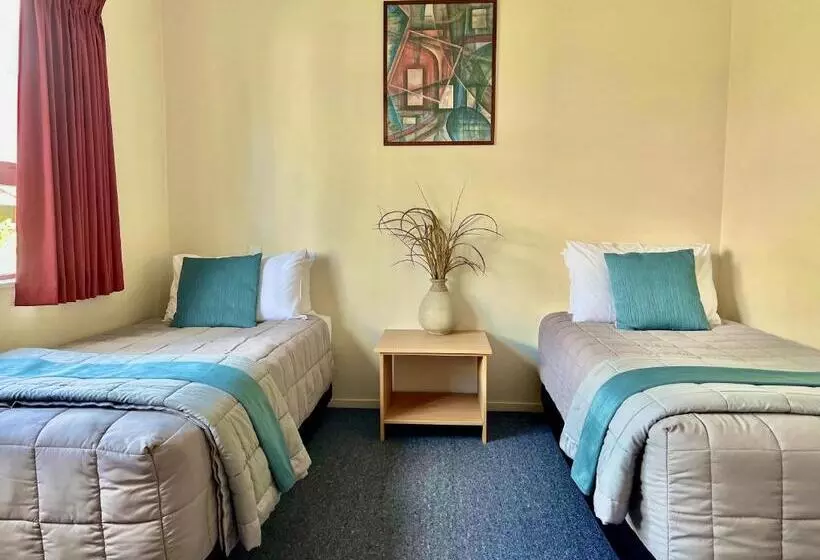 Adventure Lodge And Motels And Tongariro Crossing Track Transport