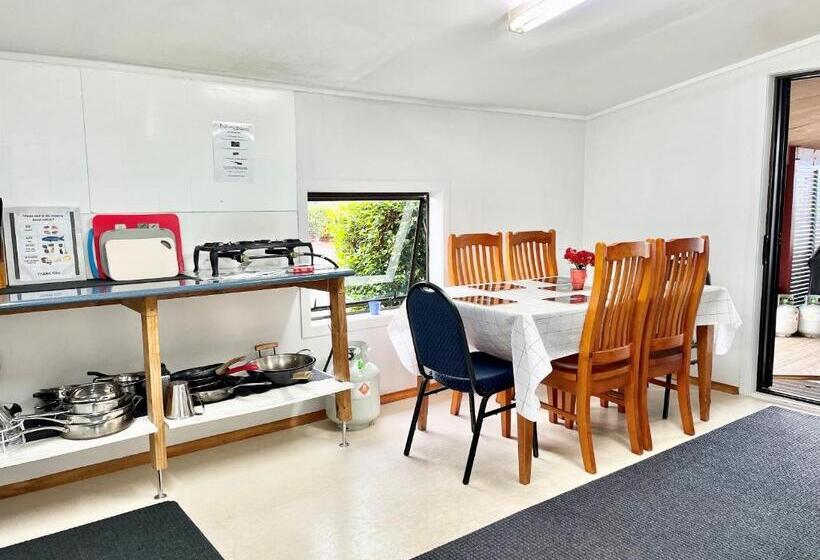 Adventure Lodge And Motels And Tongariro Crossing Track Transport