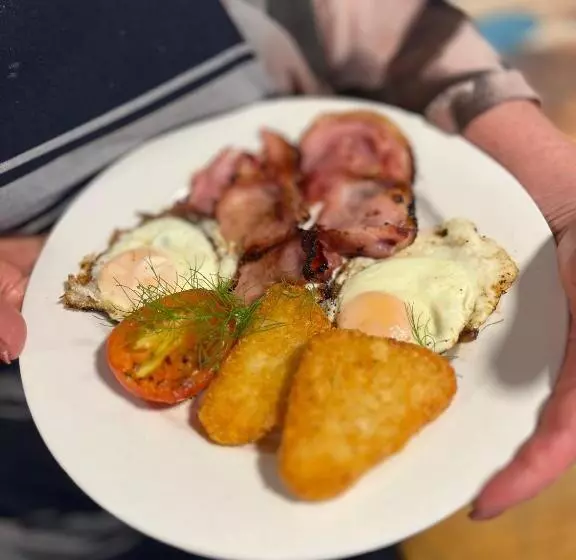 Adventure Lodge And Motels And Tongariro Crossing Track Transport