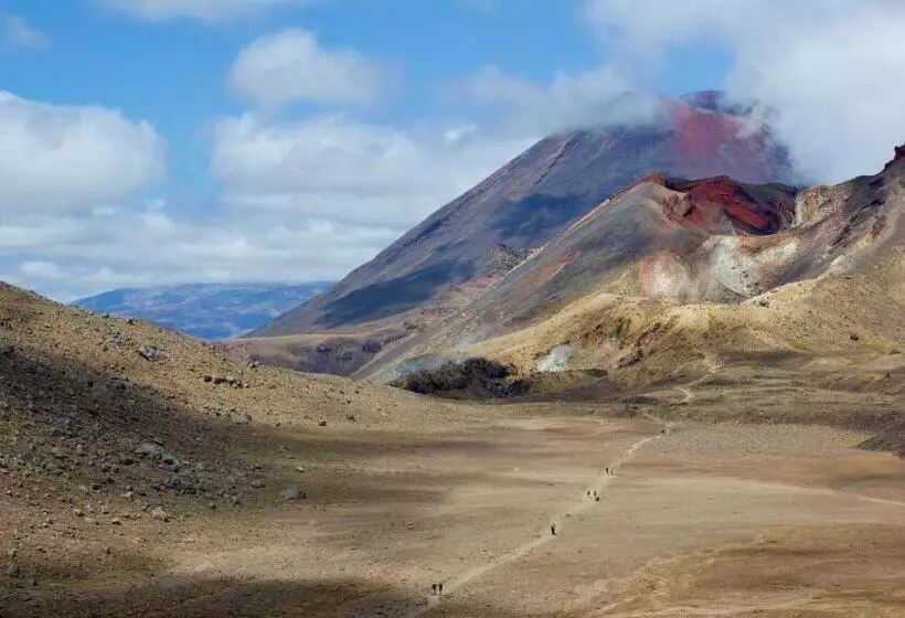 Adventure Lodge And Motels And Tongariro Crossing Track Transport