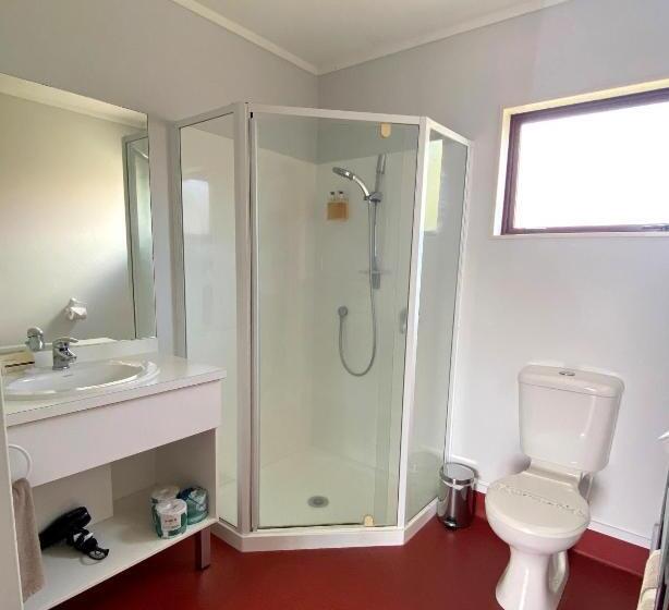 Adventure Lodge And Motels And Tongariro Crossing Track Transport