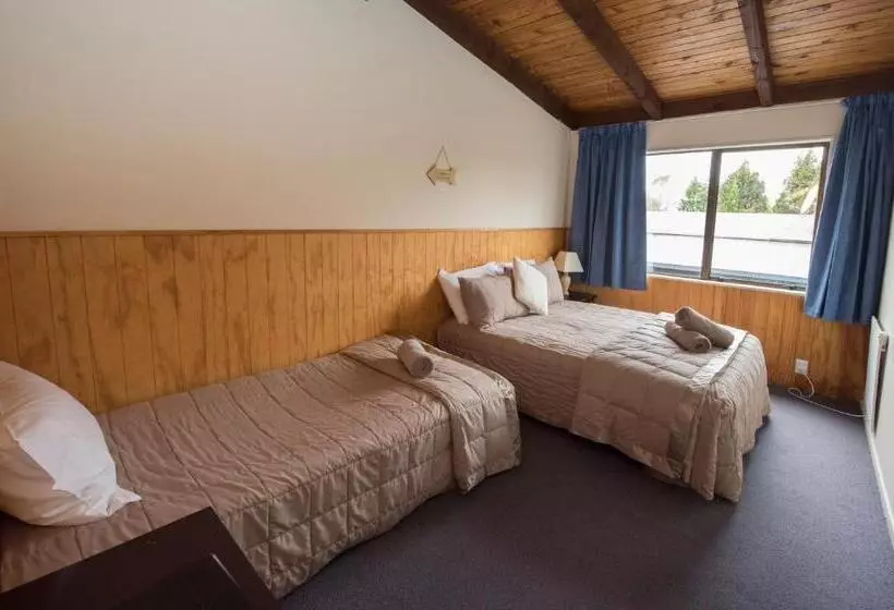 Adventure Lodge And Motels And Tongariro Crossing Track Transport