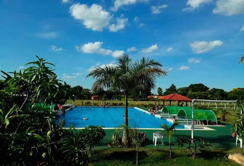 هتل Lo De Chiqui