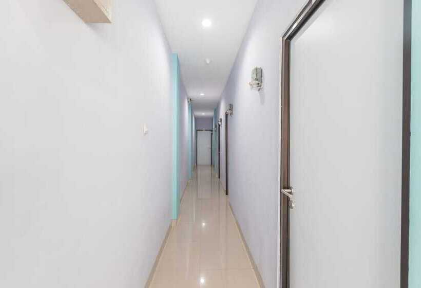 בית מלון כפרי Oyo 478 Balcon Biru