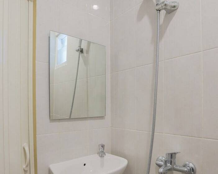 בית מלון כפרי Oyo 478 Balcon Biru