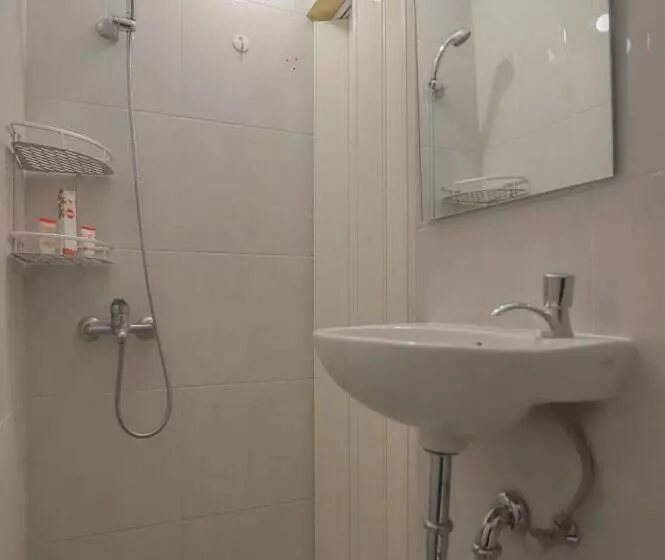 Hotel Oyo 478 Balcon Biru