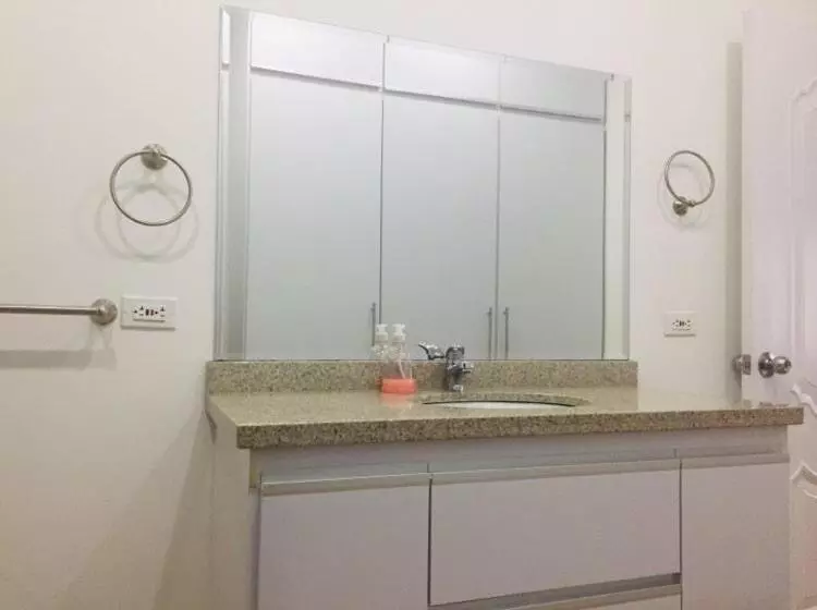 Three House Hostel Boutique