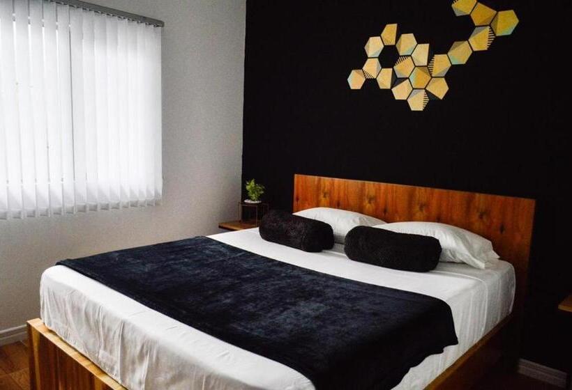 Three House Hostel Boutique