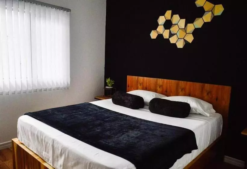 Three House Hostel Boutique