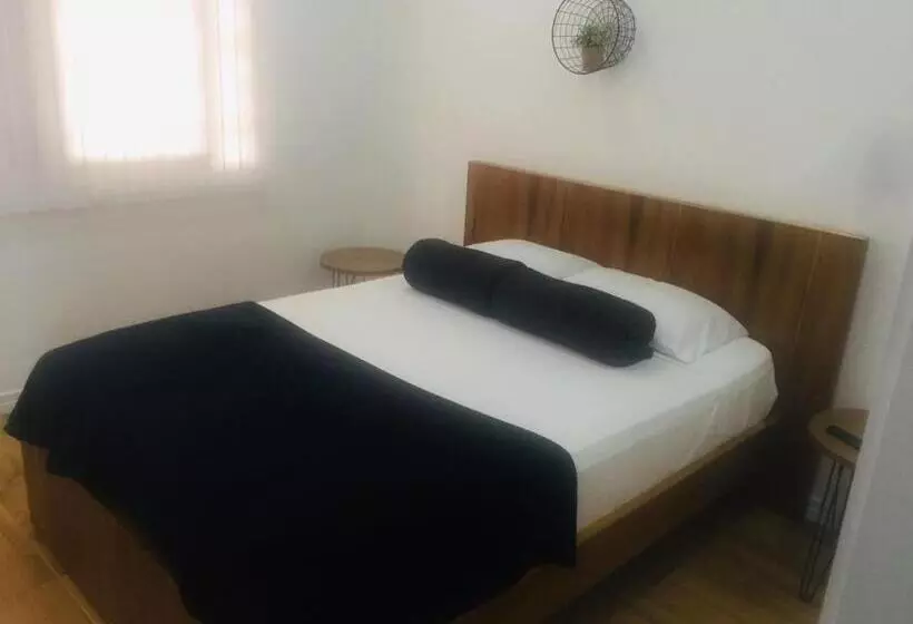 Three House Hostel Boutique