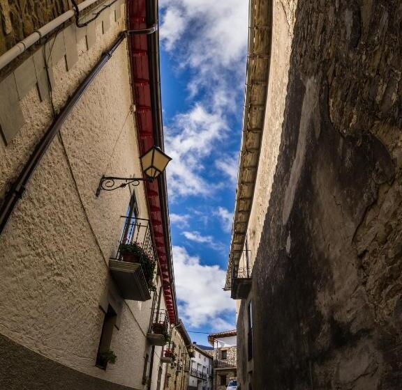 Albergue Restaurante De Artieda