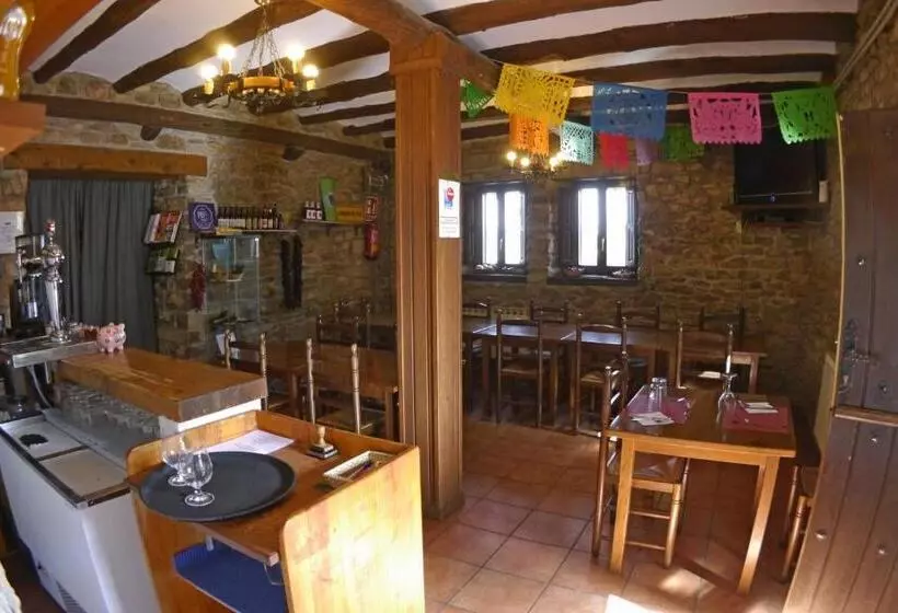 Albergue Restaurante De Artieda