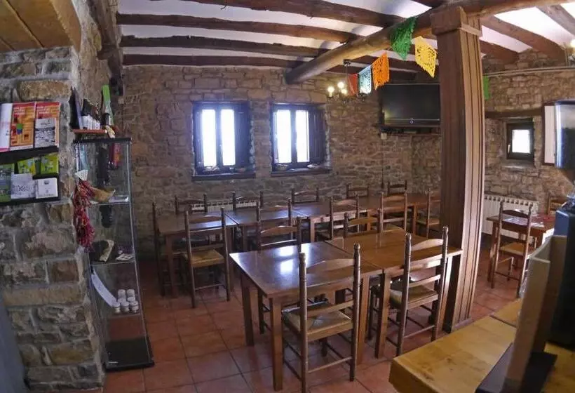 Albergue Restaurante De Artieda