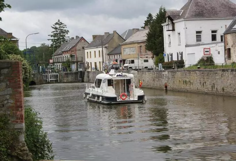 Aamiaismajoitus (B&B) Au Crapaud Charmant