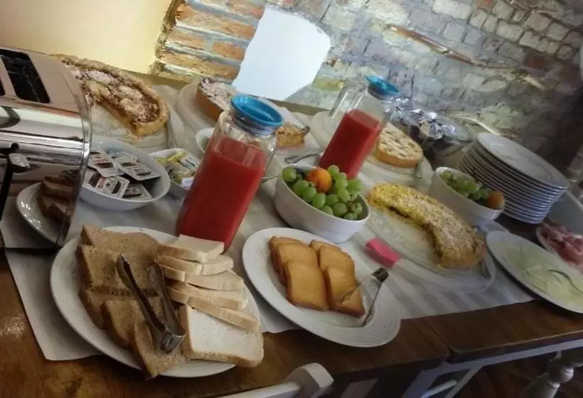 Bed & Breakfast 1906