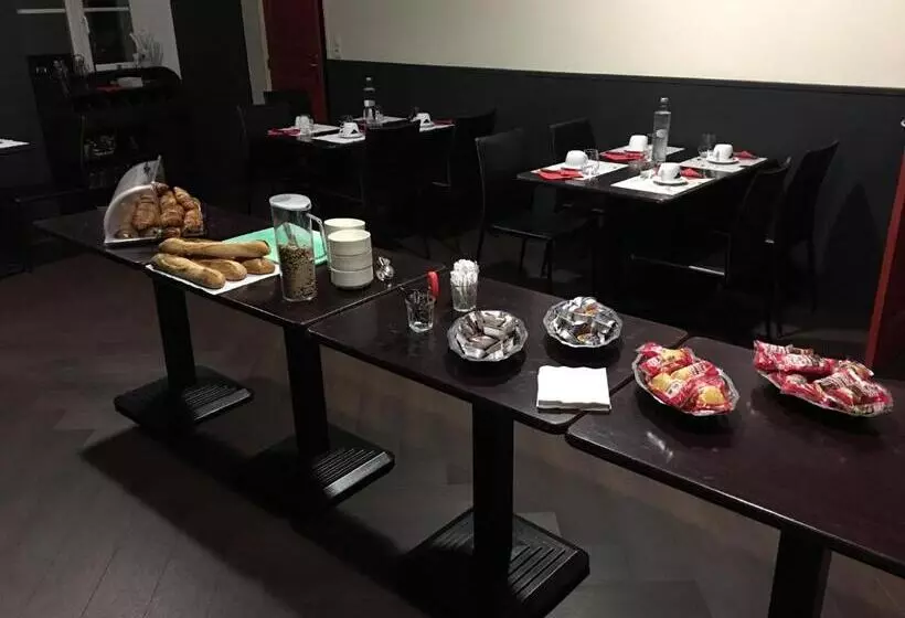 ホテル Au Père Tranquille