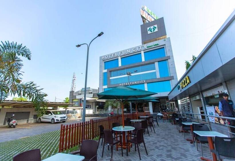 בית מלון כפרי Fun City