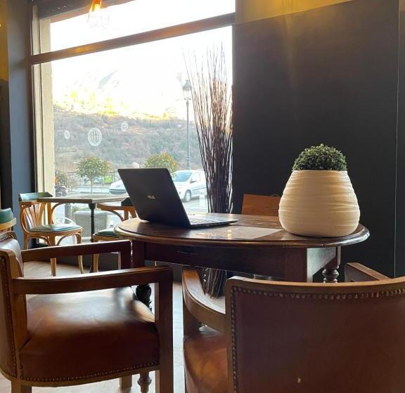 ホテル Ostan Hôtel Boutique