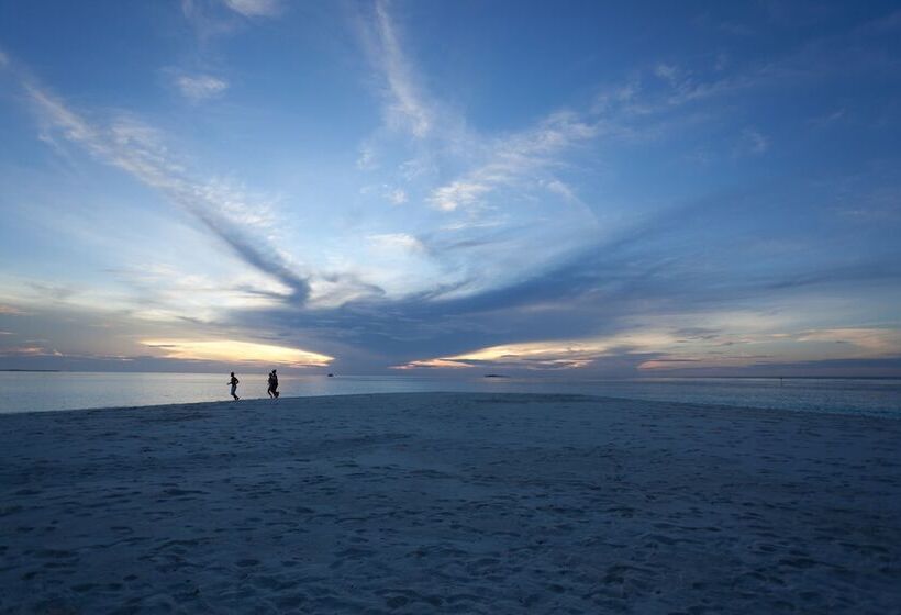 هتل Sandies Bathala