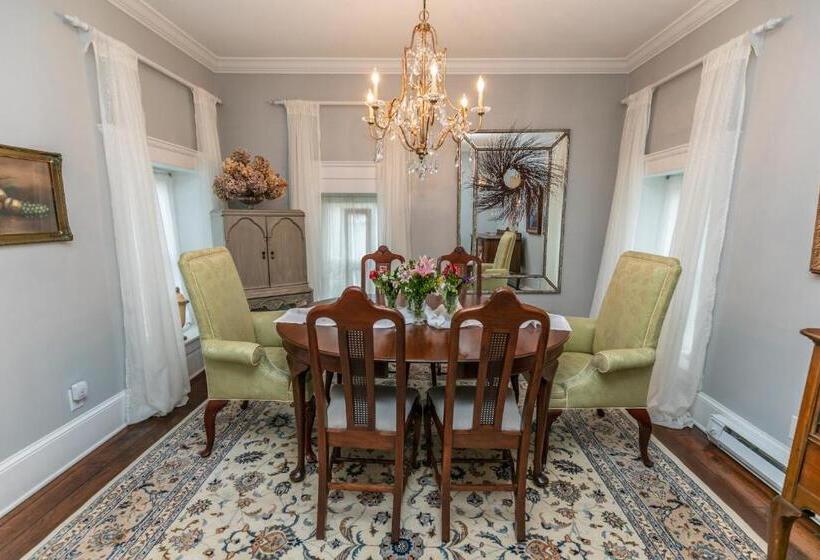 Riverside Gables Bed And Breakfast