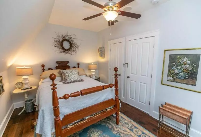 Riverside Gables Bed And Breakfast