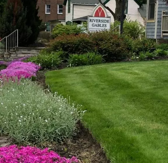 Riverside Gables Bed And Breakfast