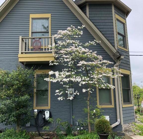 Riverside Gables Bed And Breakfast