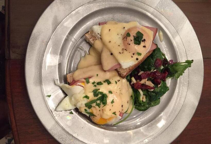 Riverside Gables Bed And Breakfast