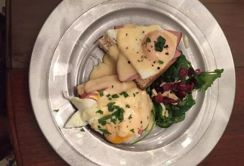 Riverside Gables Bed And Breakfast