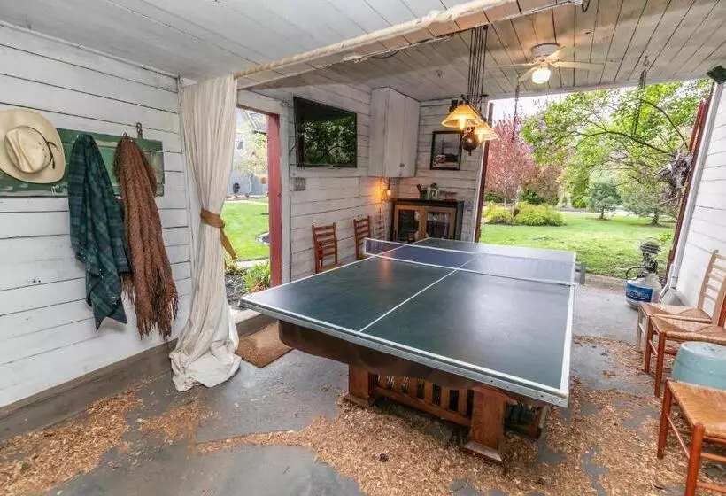 Riverside Gables Bed And Breakfast