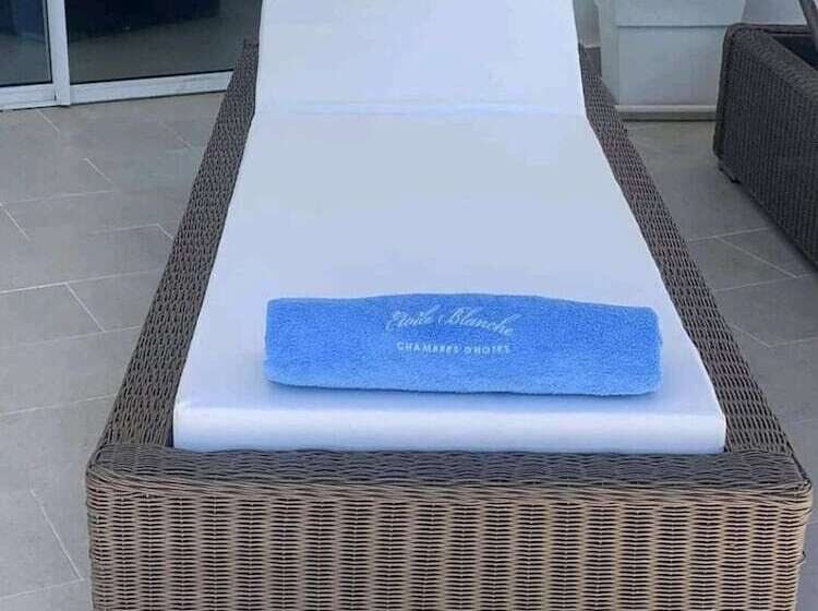 تختخواب و صبحانه Etoile Blanche