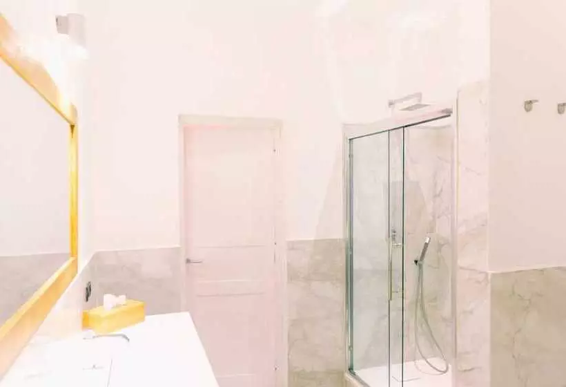 تختخواب و صبحانه Etoile Blanche