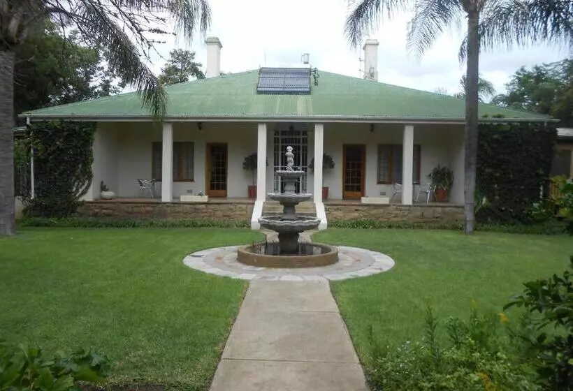 ベッドアンドブレックファースト Peppertree House Bnb And Self Catering