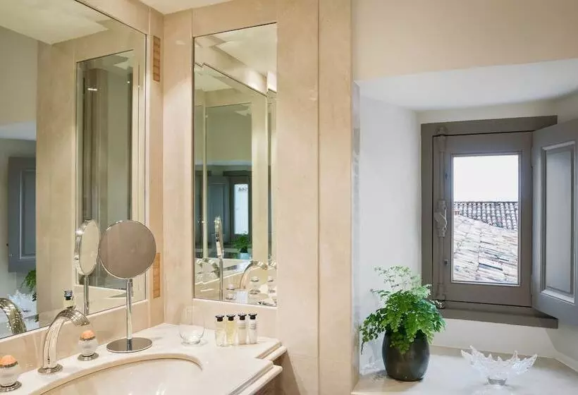 Hotelli Château Lafaurie Peyraguey Hôtel & Restaurant Lalique