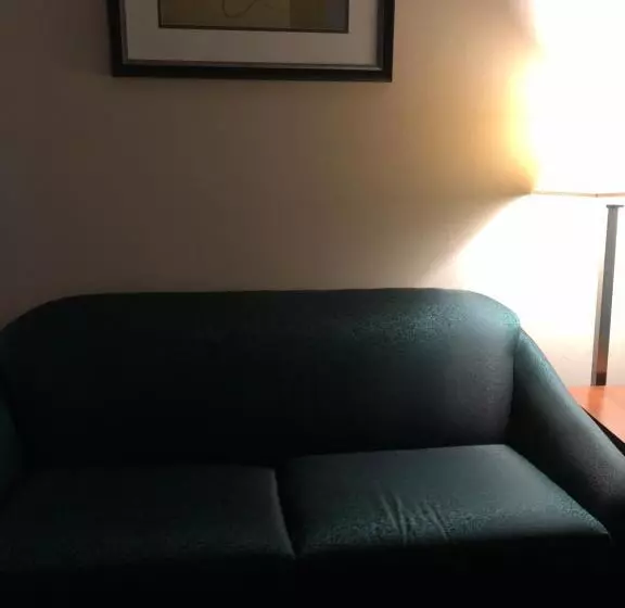 Hotelli Countryview Inn & Suites