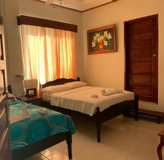 ペンション Fernando S Seaside Guest House