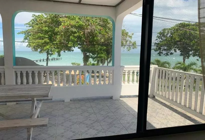 ペンション Fernando S Seaside Guest House