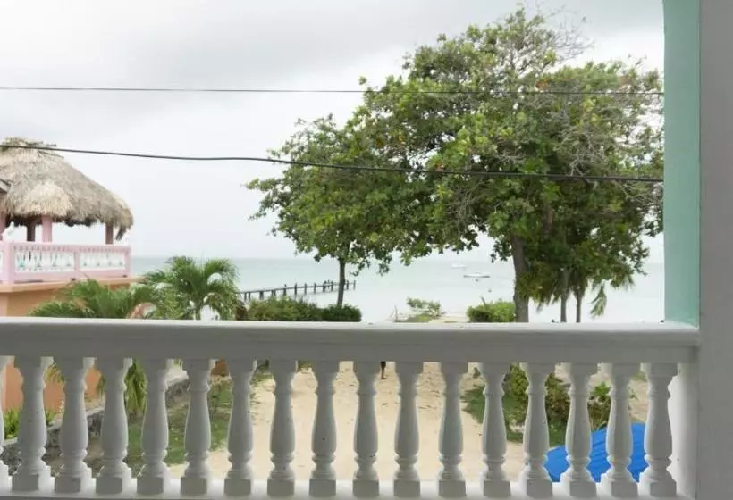 ペンション Fernando S Seaside Guest House
