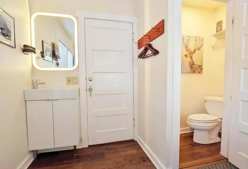 Retkeilymaja Carriage House Inn