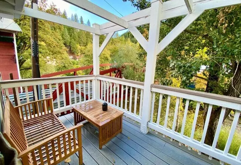 Retkeilymaja Carriage House Inn