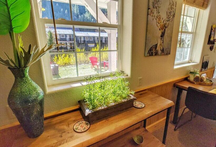 호스텔 Carriage House Inn