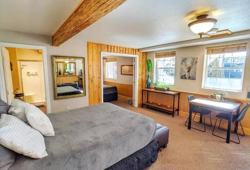 Retkeilymaja Carriage House Inn