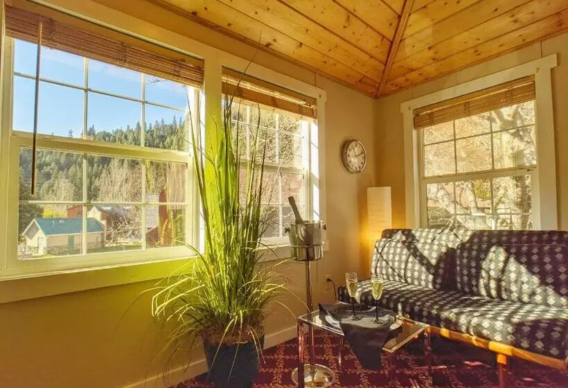 Retkeilymaja Carriage House Inn