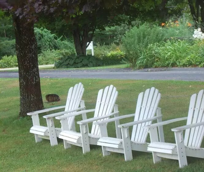 Clary Lake Bed And Breakfast