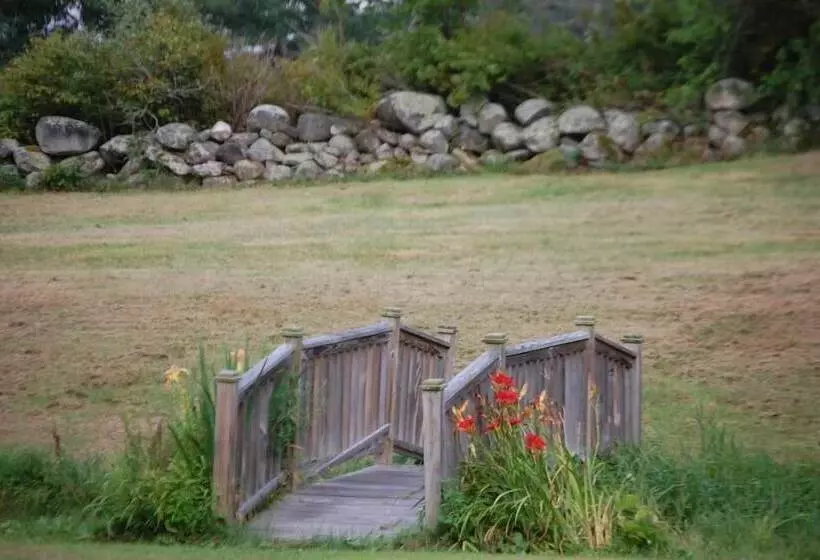 Clary Lake Bed And Breakfast